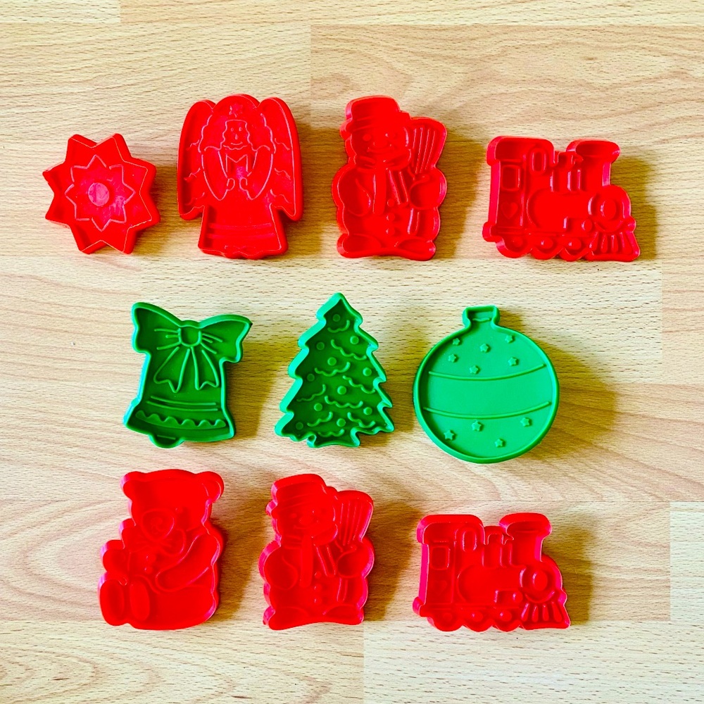 Lot of 10 VINTAGE PLASTIC COOKIE CUTTERS